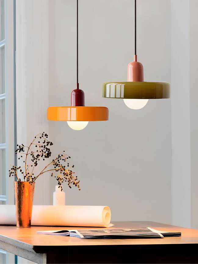 Bauhaus inspirerad taklampa i glas